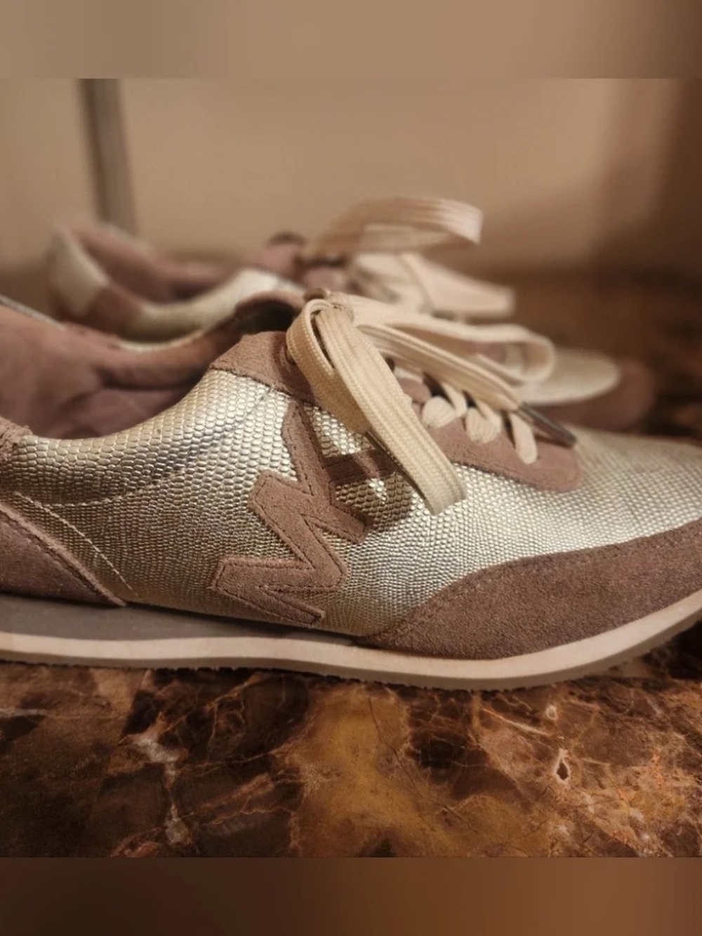 Micheal Kors Size 7M Tan/Silver Sneakers lot6478